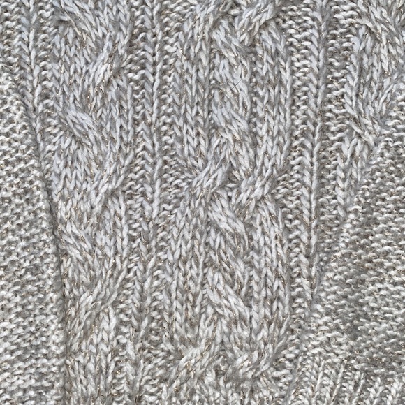 Jennifer Lopez large turtle neck sweater - Picture 2 of 4